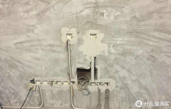 背景墙|越来越多人不吊顶、不做电视背景墙，改用更省钱方案，简约又漂亮