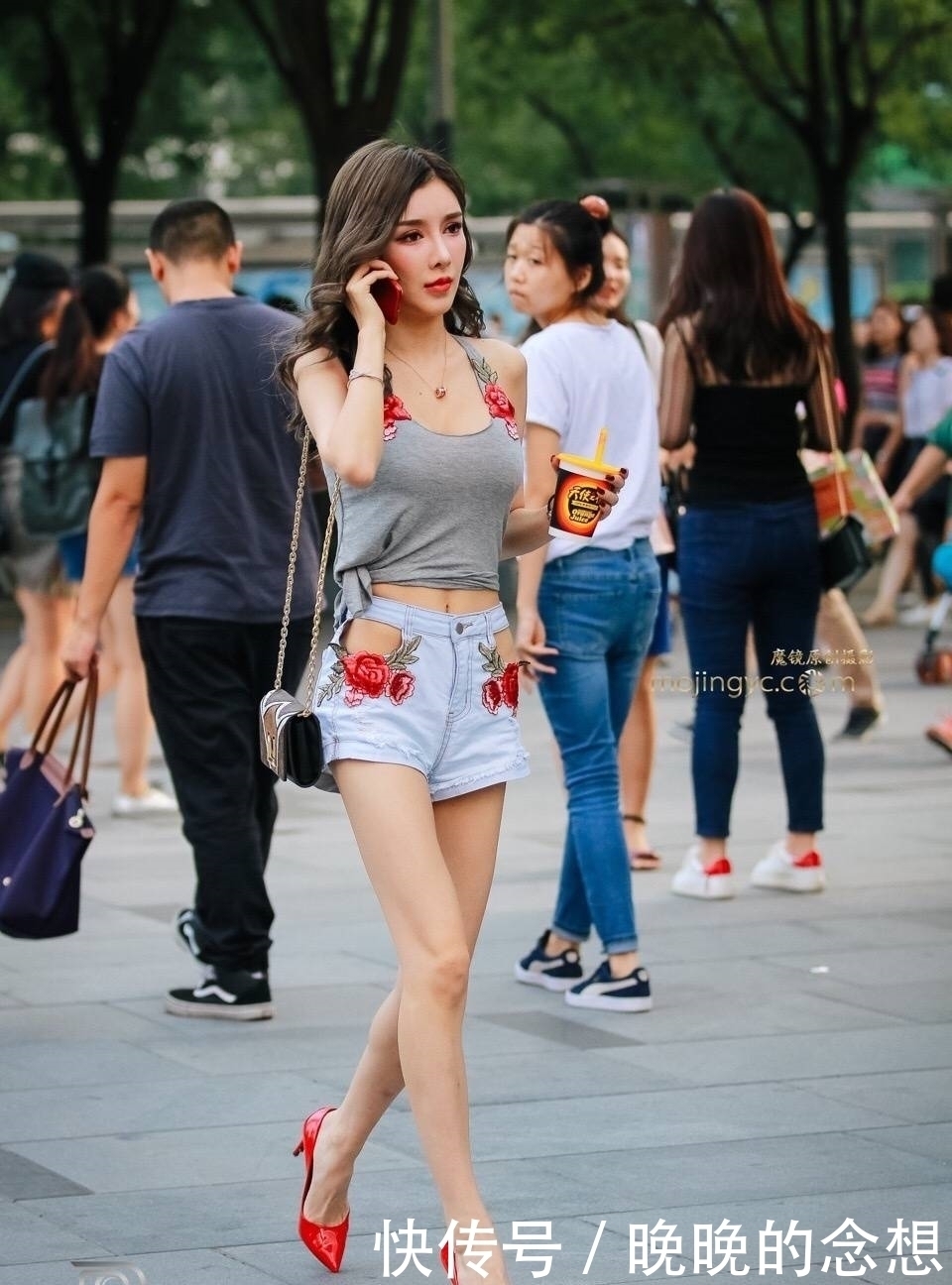 垂涎三尺|美女时尚: 性感美女街拍, 魅力十足, 令人垂涎三尺!