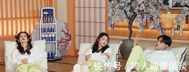 沙溢|郭麒麟脱掉鞋子，谁注意袜子上的图案，“德云大小姐”就是不一样