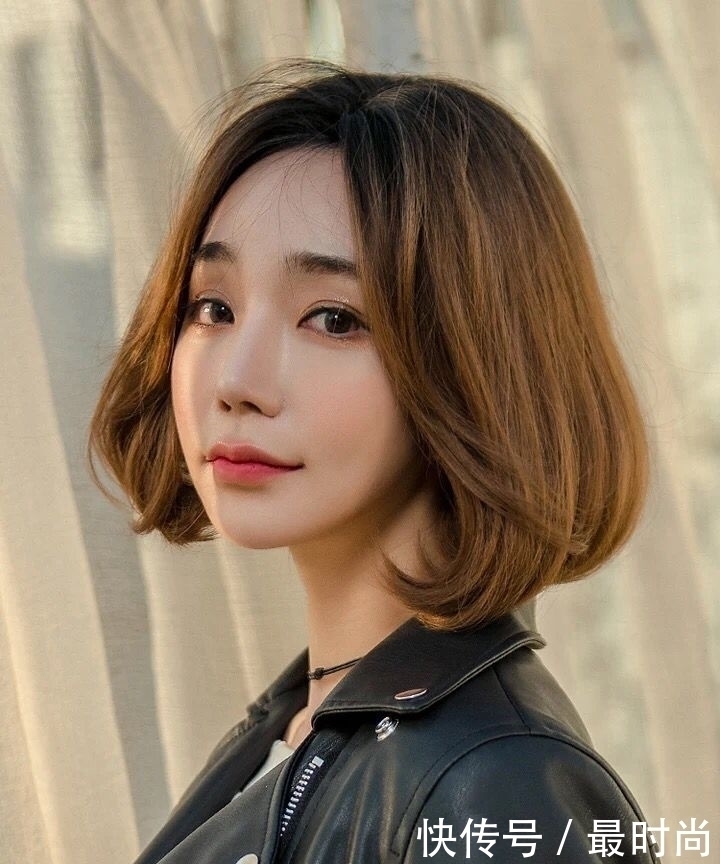 女孩子|网上很火的“不过肩”烫发,减龄又洋气,换了发型比整容更有魅力