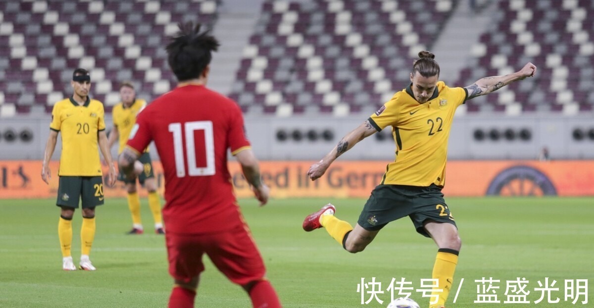 国足|2选1!名嘴詹俊为国足准备2套阵型,阿兰终获重用,首战4主力遭弃!