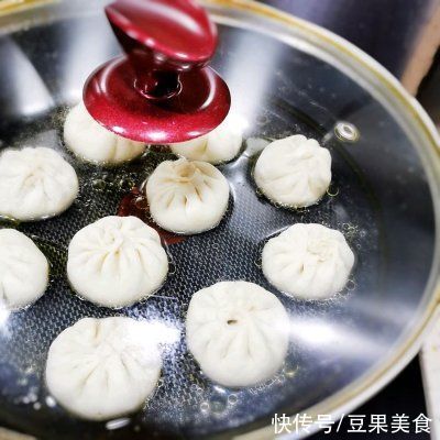 口感轻盈最适合神仙小姐姐的鲜虾生煎包子