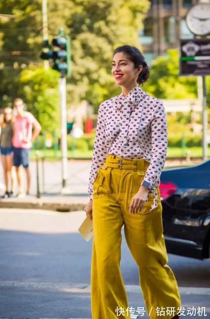 日常穿搭 建议中年女人日常穿搭多从以下3点去讨巧,比同龄人更显年轻