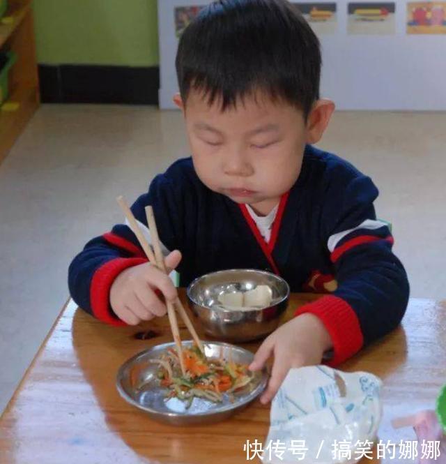 汤泡饭|给宝宝喂饭时,这样3个习惯,会害苦了孩子,家长应该注意