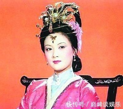 刘姥姥$从王熙凤把给丫鬟做衣裳的银子给了刘姥姥这件事中,你看出了什么