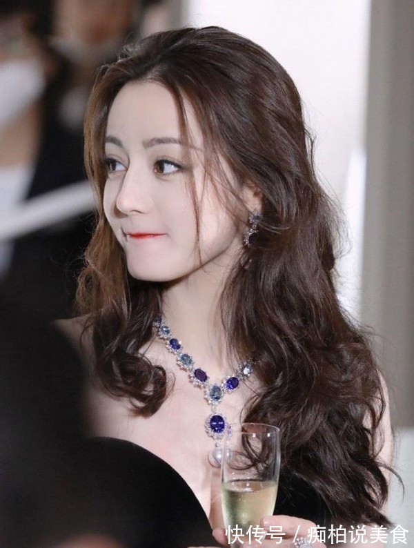 黄黑皮 女人涂口红时,这3个“坏习惯”不改,口红再贵还是会掉色沾杯