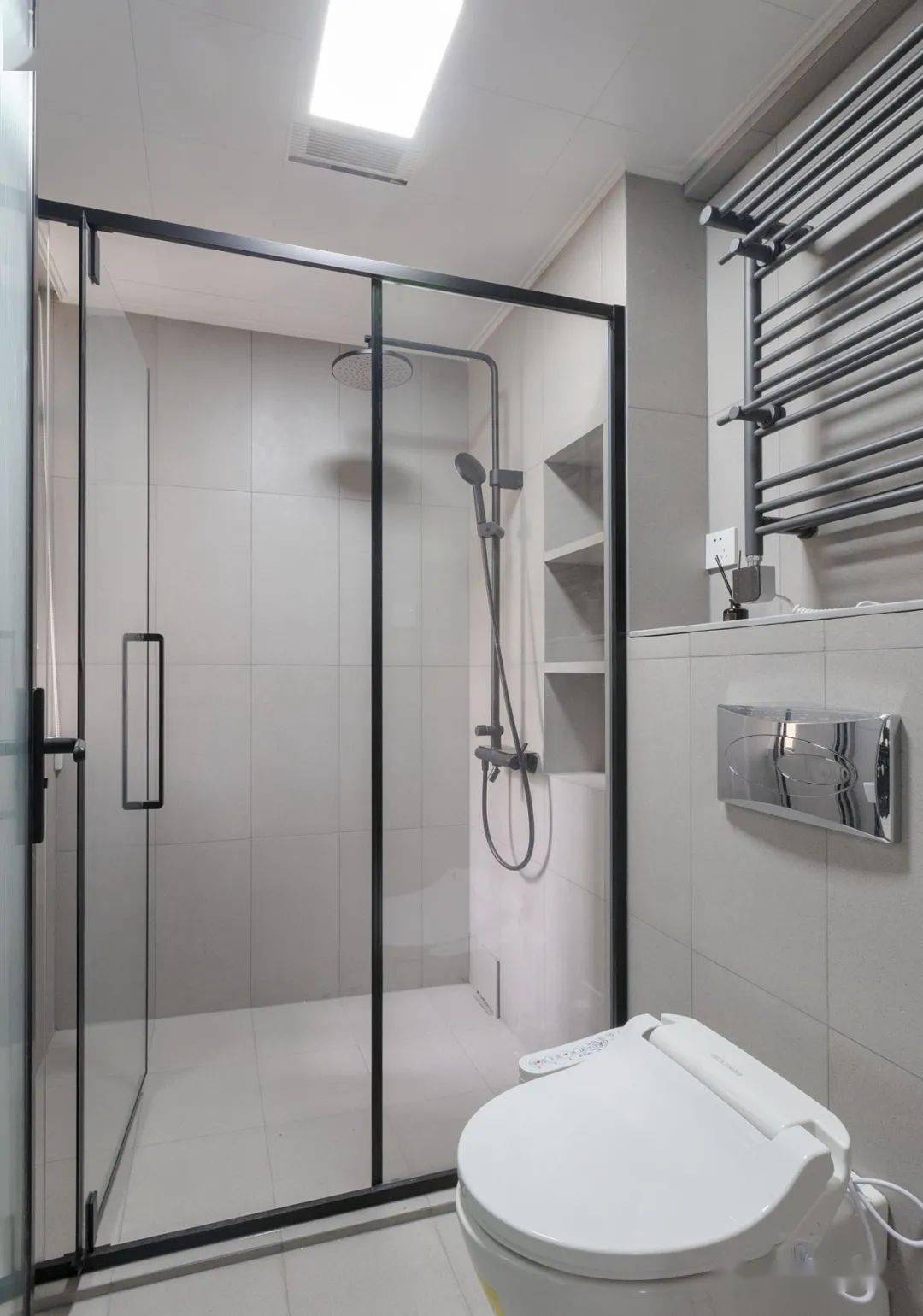 玄关|小夫妻的优雅两居,U型衣帽间真大气,圆形家居内敛又舒适,超美