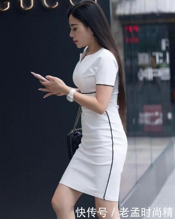 整体|街拍:极简风格的白色连衣裙, 修身又时髦的穿搭, 展示出最完美的自己