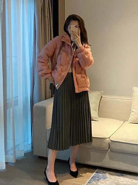  羽绒服怎么穿出时髦感？今年流行这“3种”穿法，又美又飒还保暖