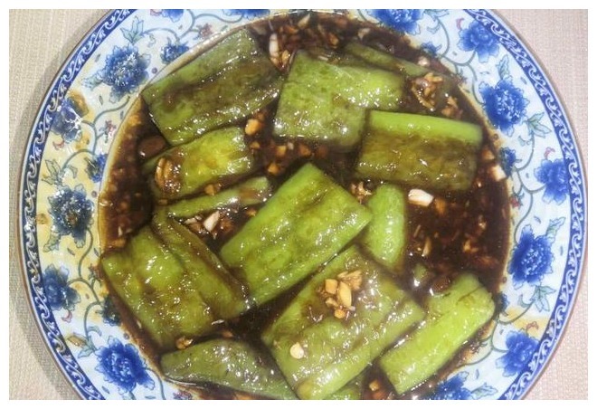 做虎皮青椒,有人干炸,有人油煎,大厨都不对,这才是正确做法