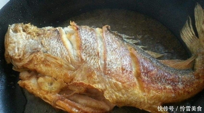  不管煎什么鱼，在入锅前多做一步，鱼不破皮不粘锅，色香味俱全！