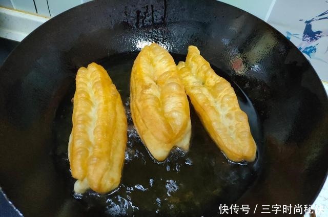 正确|炸油条,用酵母粉就错了,教你正确配方比例,蓬松酥脆、越吃越香