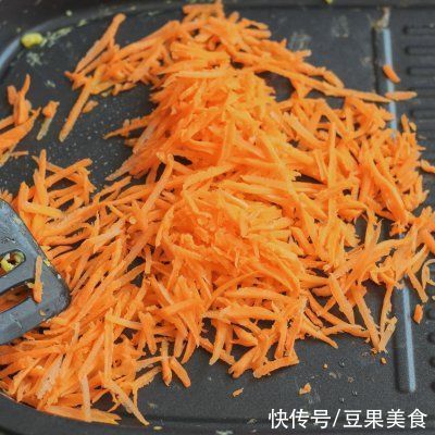胡萝卜丝|想要滋补养颜补气血，一定要喝一碗蒸菜减脂团子