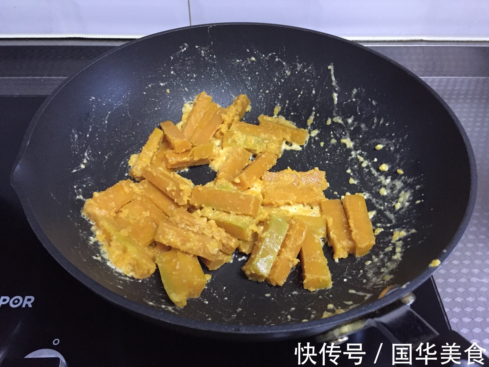 鸭蛋味|蛋黄焗南瓜，制作简单，美味健康