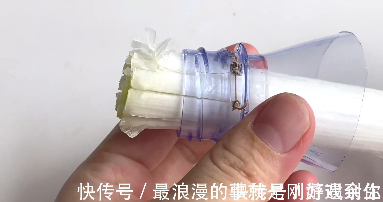 用塑料瓶做切葱神器,不伤手不辣眼睛,比刀切还好用,简单又方便
