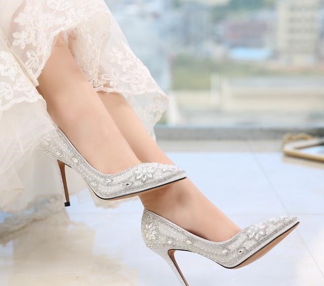 尖头 一双漂亮的脚，一定要有这么一双尖头高跟鞋，来衬托它的美