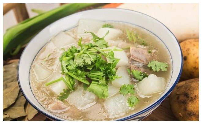 羊肉别总涮着吃，5种做法，鲜美不膻还不腻，伏天多吃祛湿排毒