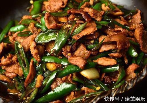 饭店大厨炒肉时，用到3个小技巧，炒出来的肉又香又嫩，很入味