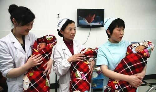 幸运的人|产妇生下“四胞胎”,得知孩子性别后,网友上辈子拯救了银河系