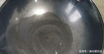  倒入|这道菜不常见，隔三差五吃一点，营养全面，清爽又美味！