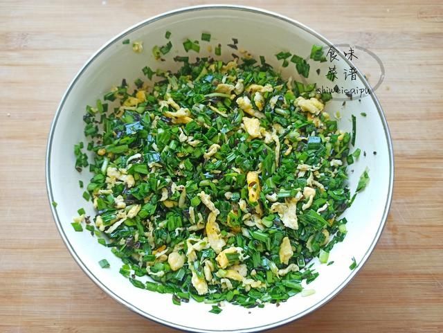 搅拌均匀|韭菜怎么搭配才好吃？分享5种不同的做法，鲜香又美味，老少皆宜