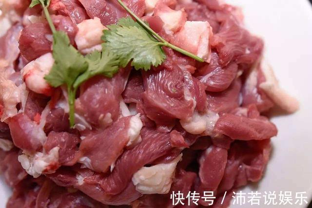 月经期|女性生理期，经量少，痛经，可以多吃几种食物，排出子宫毒素。