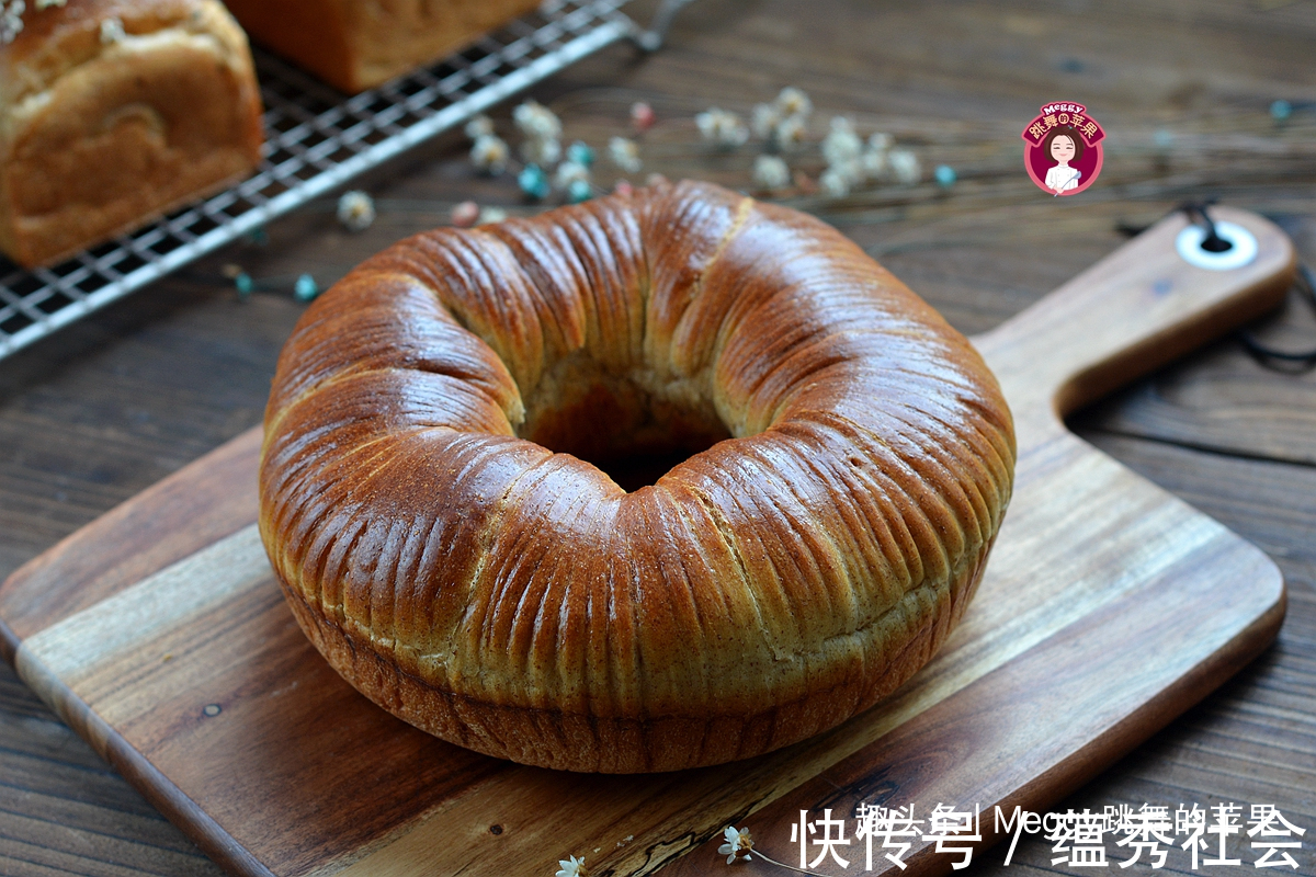 零食|黑全麦毛线球面包，又暄又软还低糖，早餐零食吃着太满足了