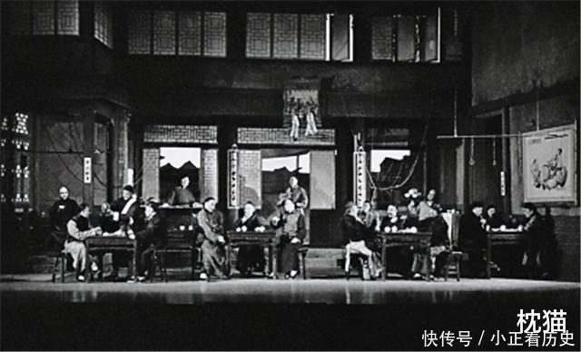 老舍《茶馆》——大社会中的小人物沉浮录