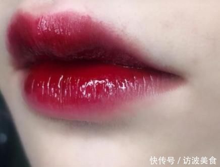 女生“涂口红”的3个错误,00后早已成习惯,难怪唇纹深还老沾杯