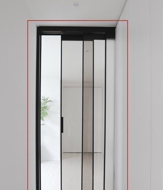 韩国|跟国内不一样,韩国入户装三轨玻璃门单独分出玄关,室内一尘不染!