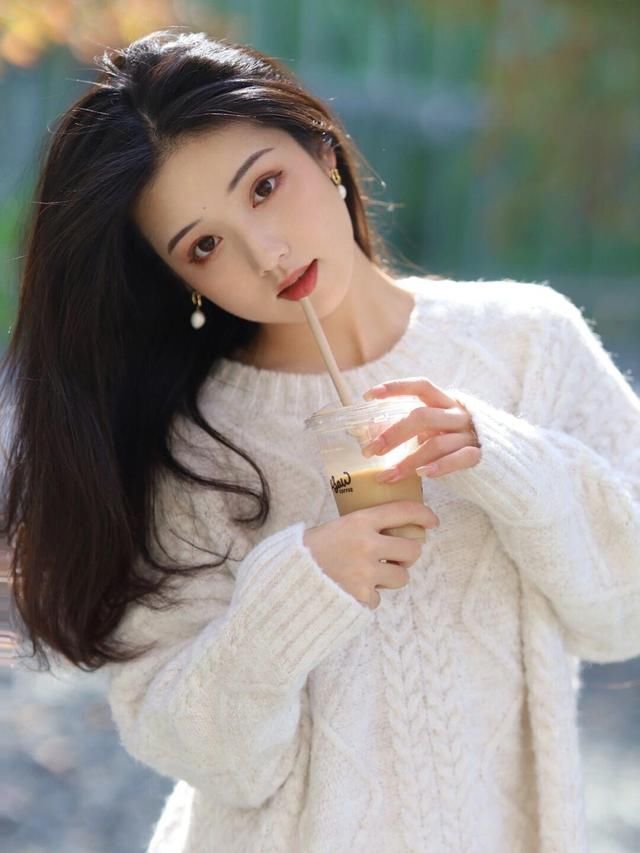 实用 毛衣才是冬季的必备单品，为你分享几个实用款，百搭温柔又显气质