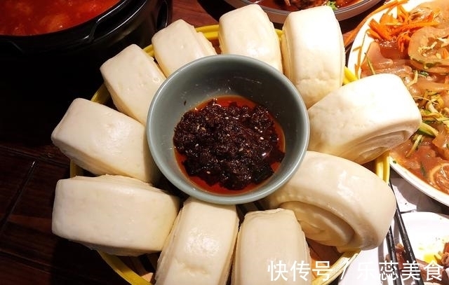 和闺蜜吃饭，2个人点了7道菜，样样好吃，才花160元，你看值不？