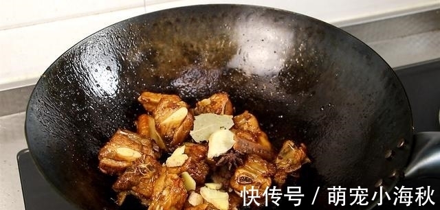 用水|炒糖色时,到底用油还是用水?搞错的人很多,难怪炒出来有苦味