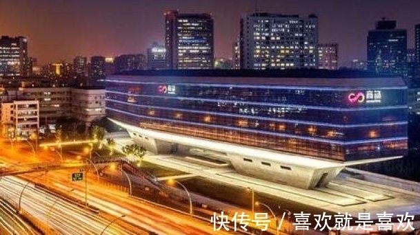 人工智能|公司亏损242亿,3名高管年薪近12亿,这是怎么一回事?