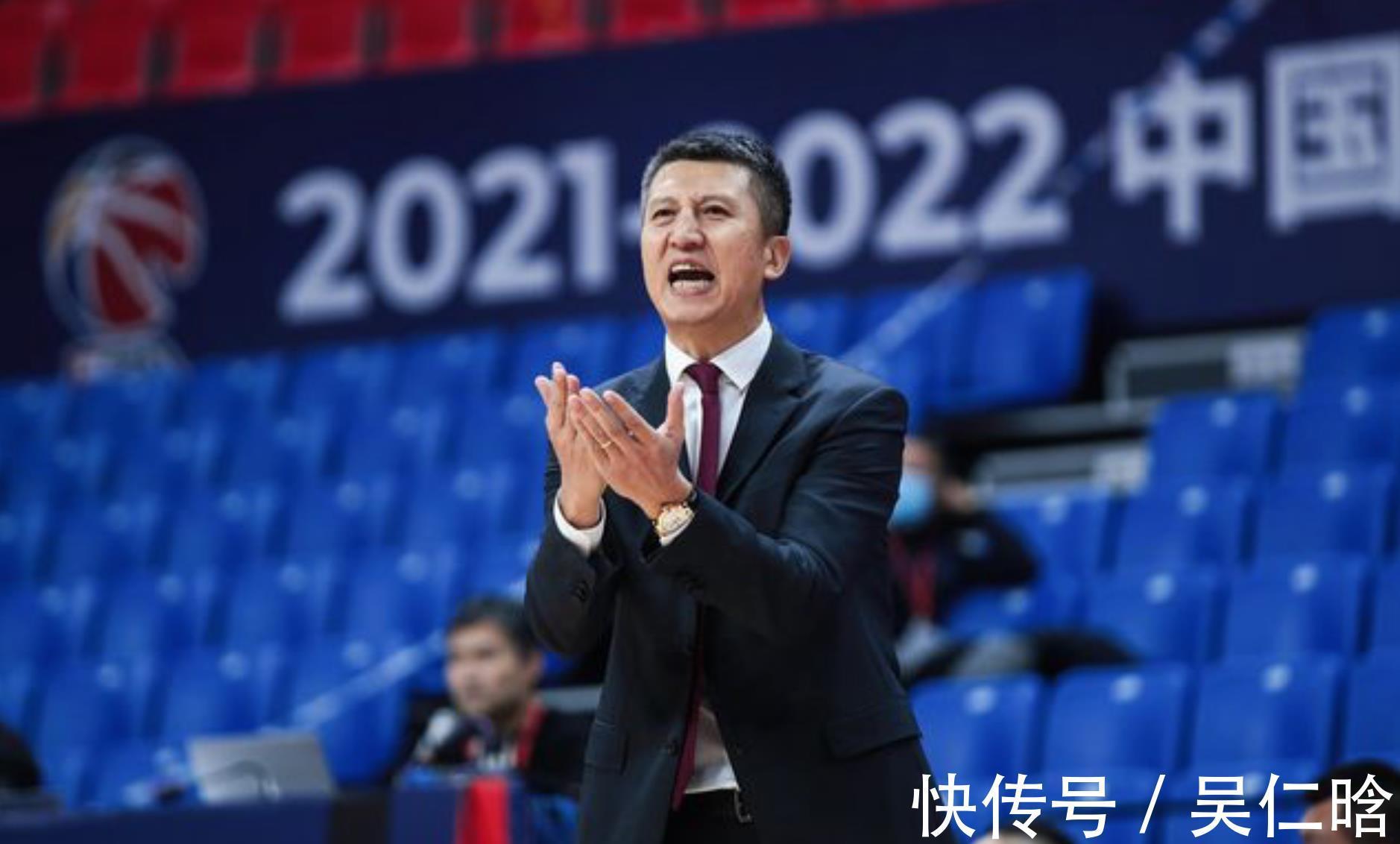 王少杰|剩8秒落后2分,郭士強(qiáng)精妙戰(zhàn)術(shù)攪亂北控防守助廣州打進(jìn)空接絕平球