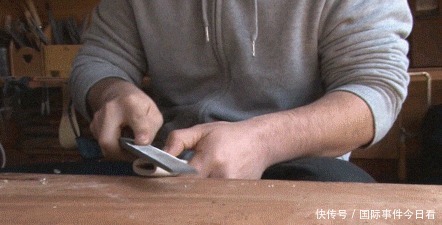 25岁成为“日本刀柄制作第一人”,日本小哥:我只是传承父亲的一身手艺罢了