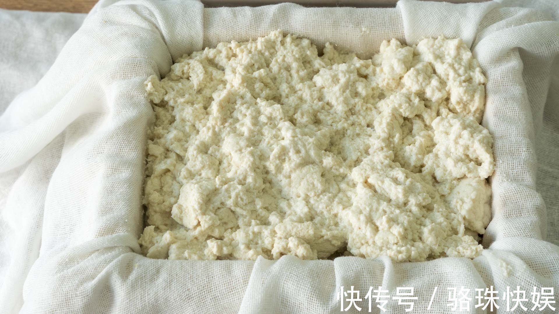 添加|在家做豆腐，2斤黄豆出8斤豆腐，健康零添加，做法简单又好吃