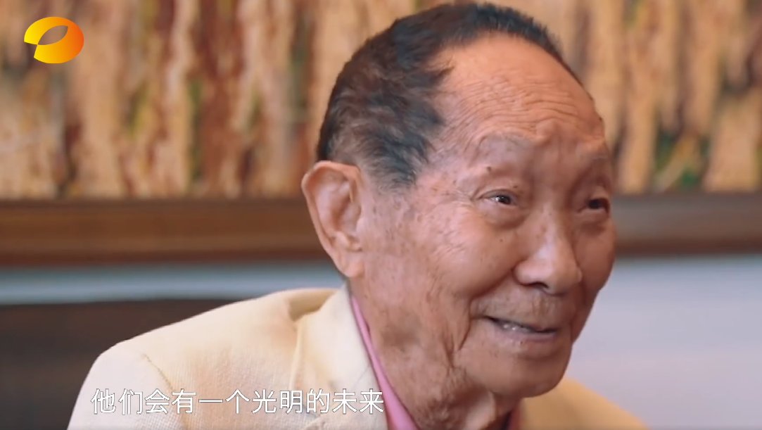 湖南卫视春晚收视夺冠，黄龄改编达拉崩吧，却被质疑假唱！