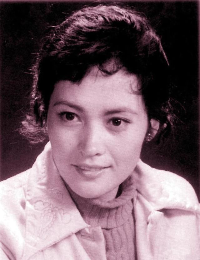 至今|65岁老戏骨宋晓英现身，和儿子合影像姐弟，至今仍是盛世容颜