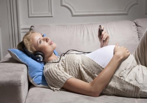 准妈妈|怀孕后睡眠质量差,三种适合准妈妈的睡姿,总有一个能帮到你