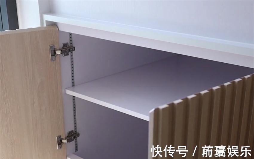 收纳|小两口买下21㎡婚房,巴掌大的家挤出“双客厅”,生活去繁从简