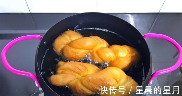 面包|教你一种麻花新做法，做法简单特好吃，比面包还松软，越嚼越香！