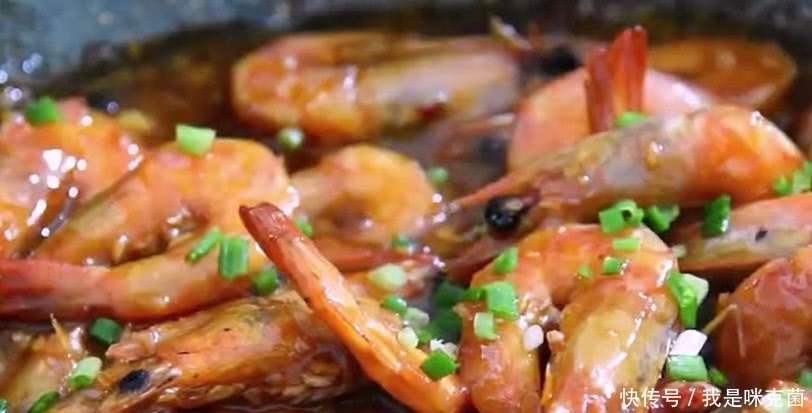 基围虾经典吃法,做法简单,鲜香美味,小伙自己吃一大盘