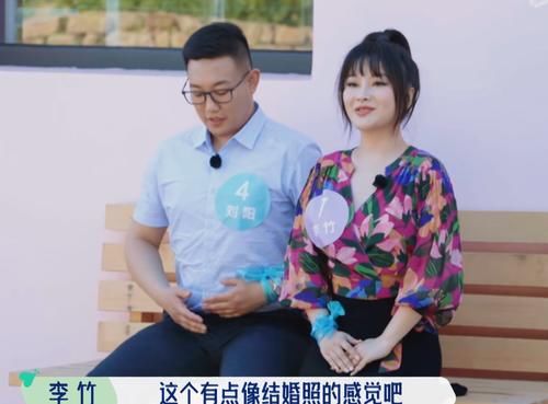 进度|桃花坞组织相亲，男女生第一次相亲就抱上，张翰的3字祝福有内涵