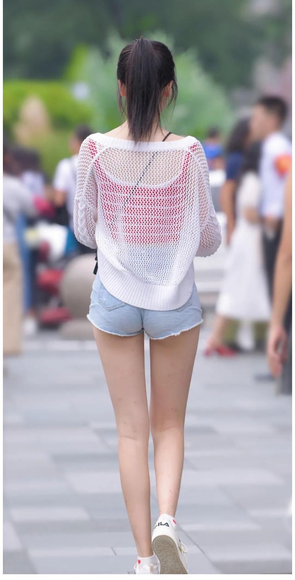 紧身|女生夏季这么穿,不仅非常时尚还很吸睛