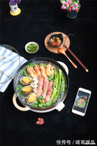 小家庭此法烹调海鲜,食材丰富一锅出,简单快捷,蒸一蒸不热气