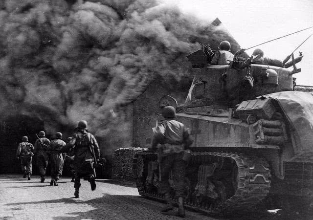 设下|法国在二战中的第一次进攻,为何却是德军为它设下的巨型圈套?