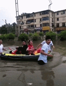 |搞笑GIF：真是一枚灵活的胖子，镇住了所有人