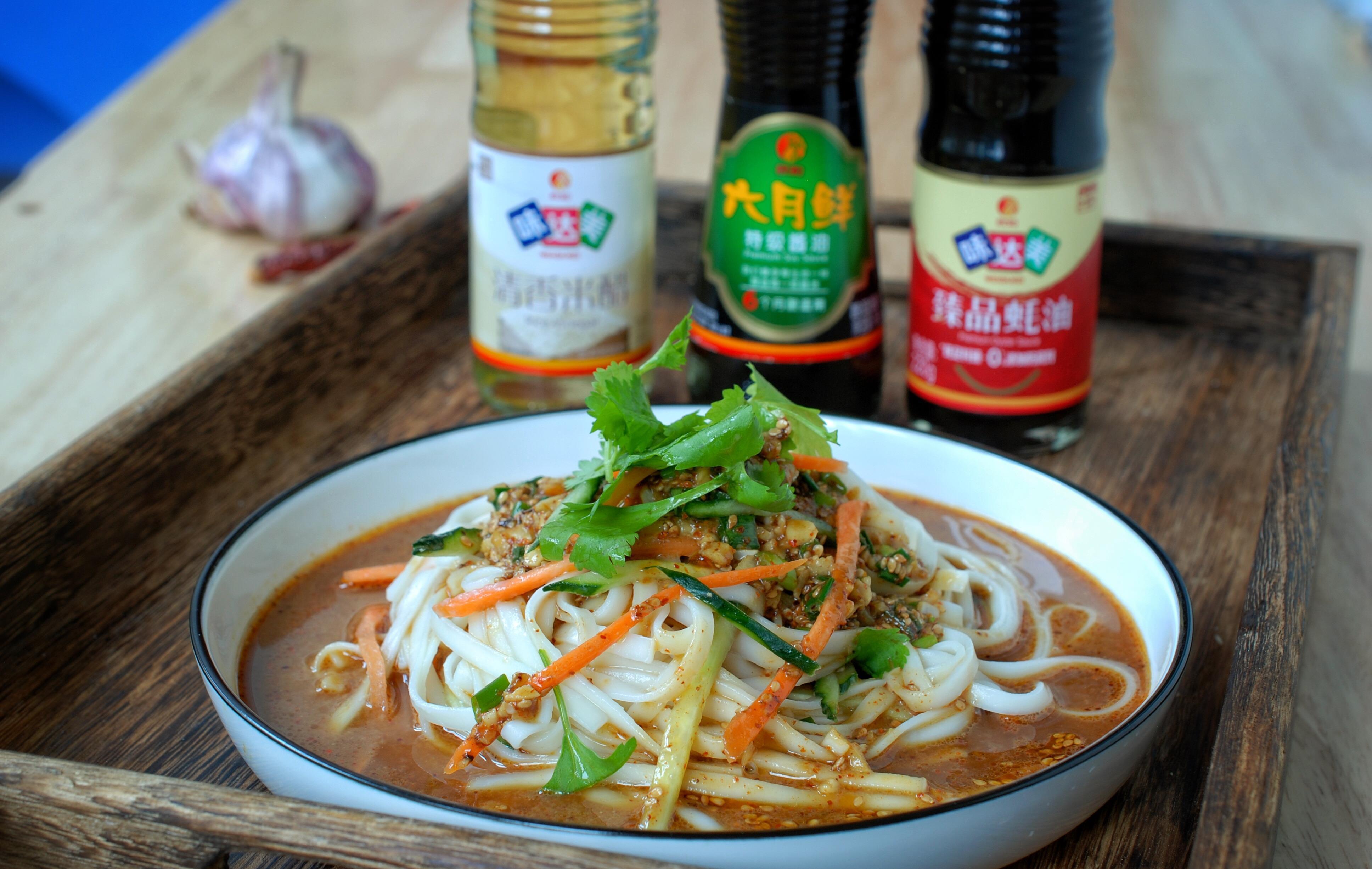 手擀面筋道|一碗面，做法简单滋味十足，几种调料拌一拌，吃着太过瘾了