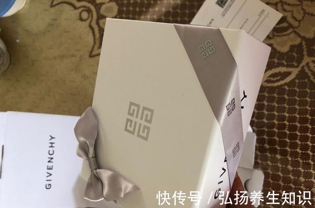 眼影盘 纪梵希四色眼影盘好用吗，纪梵希口红到底怎么样！